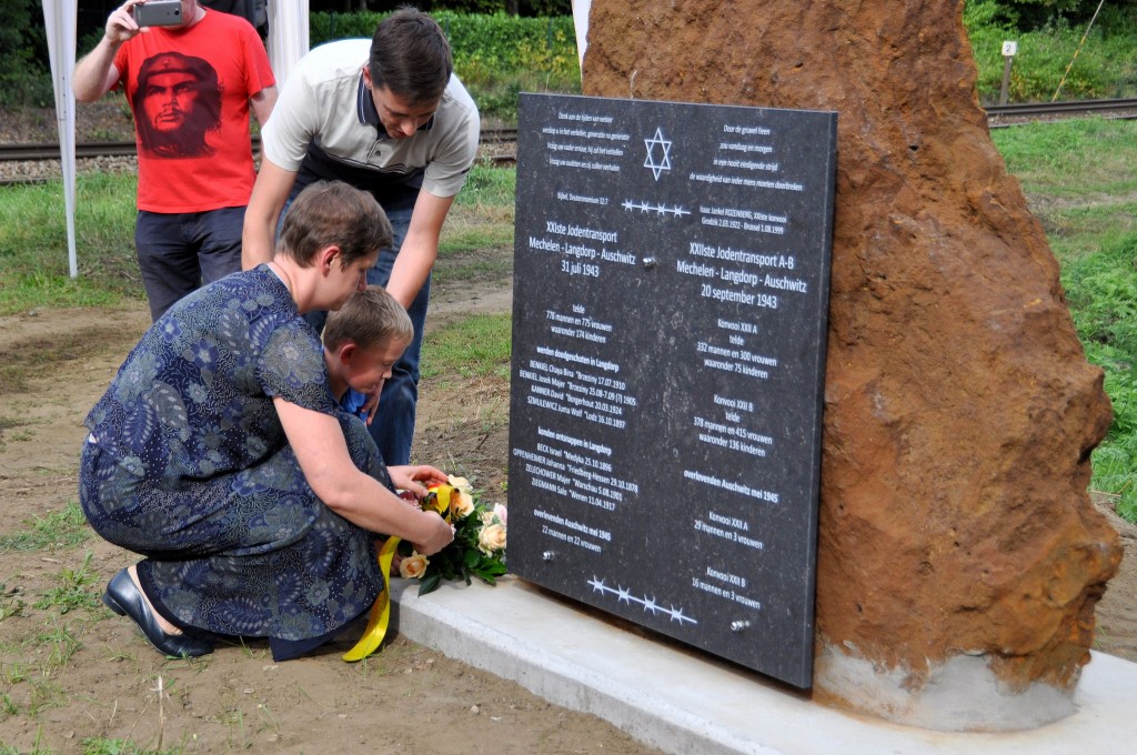 Bloemenhulde aan het monument